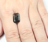 Коллекционный перидот с плотным включением рутила 4,89 карата