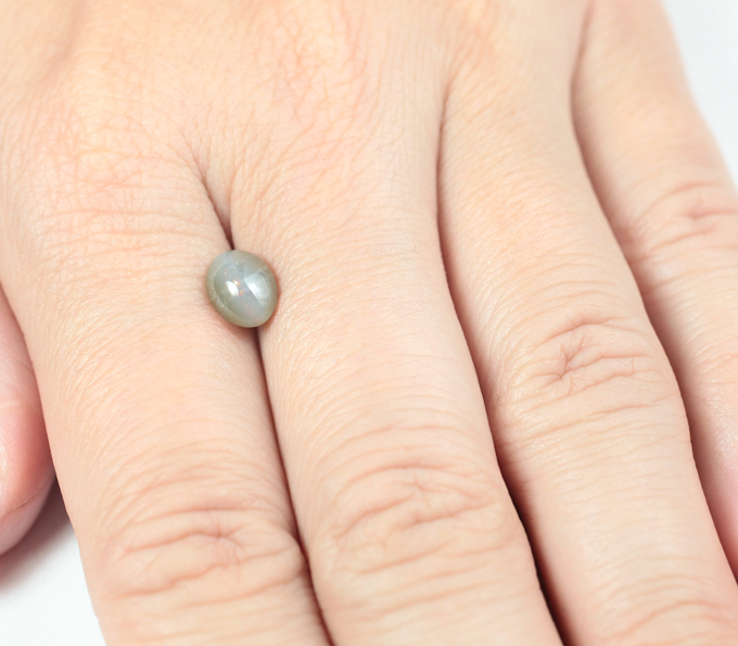 Хризоберилл с эффектом кошачьего глаза 1,84 карата