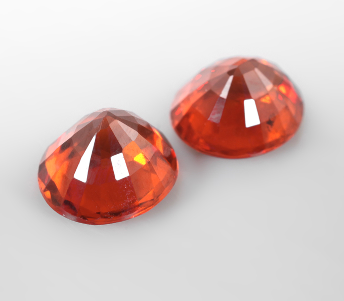 Пара насыщенно-оранжевых цирконов 2,53 карата
