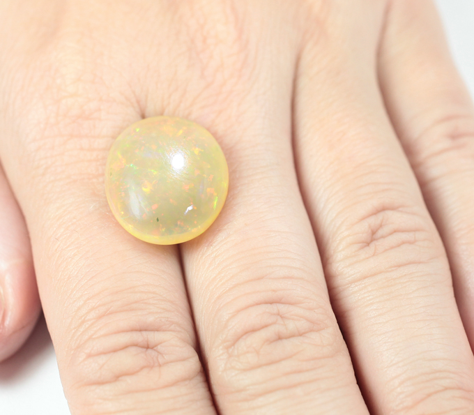 Топовое качество! Крупный кристаллический эфиопский опал 10,1 карата