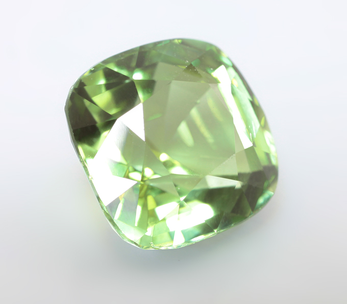 Open color grade! Чистейший «неоновый» зеленый турмалин 3,26 карата