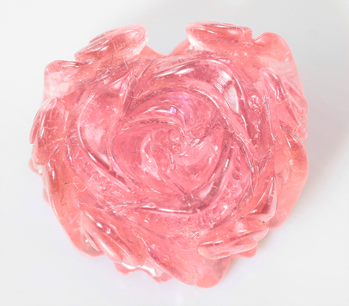Крупный розовый резной турмалин 30,83 карата