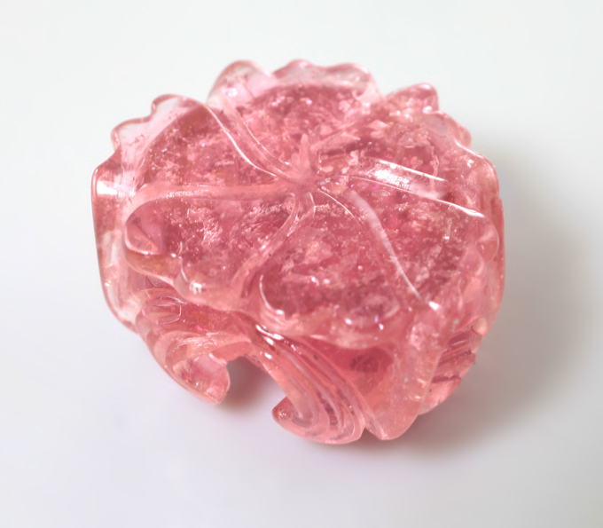 Крупный розовый резной турмалин 30,83 карата