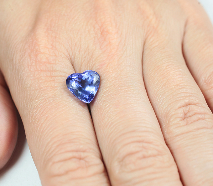 Чистейший танзанит 4,45 карата