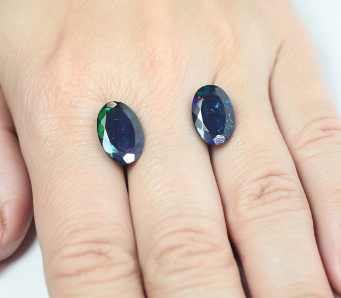 Пара ограненных черных опалов 5,84 карата