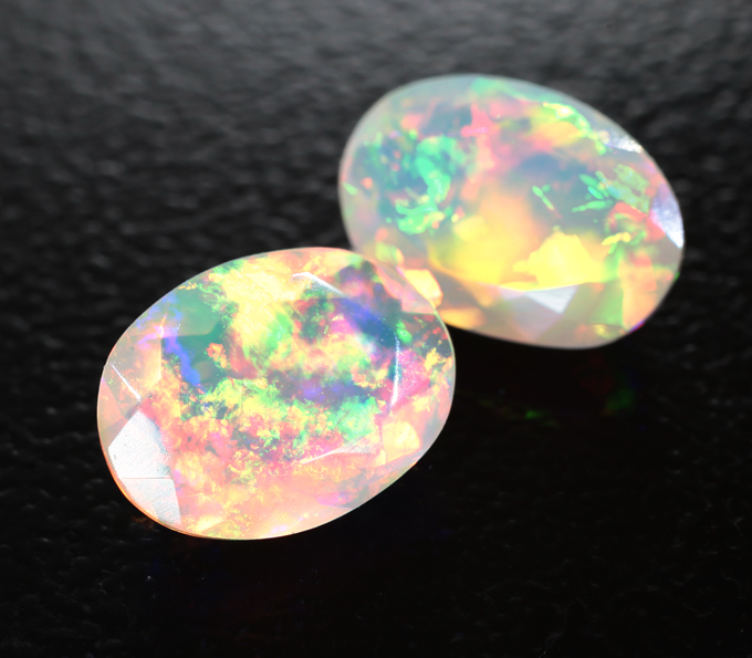 Пара ограненных эфиопских опалов 1,58 карата
