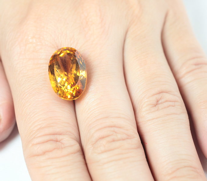 Чистейший цитрин топовых цветовых характеристик 17,45 карата