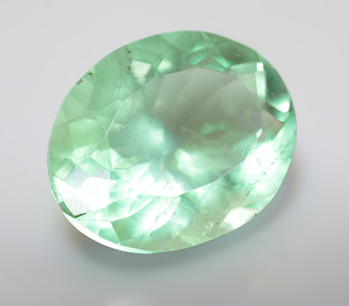 Зеленый "неоновый" флюорит 16,83 карата