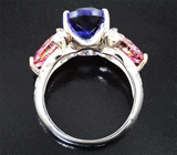 Кольцо с топовым танзанитом 6,46 карата, розовыми 3,92 карата и бесцветными муассанитами 0,6 карата Золото