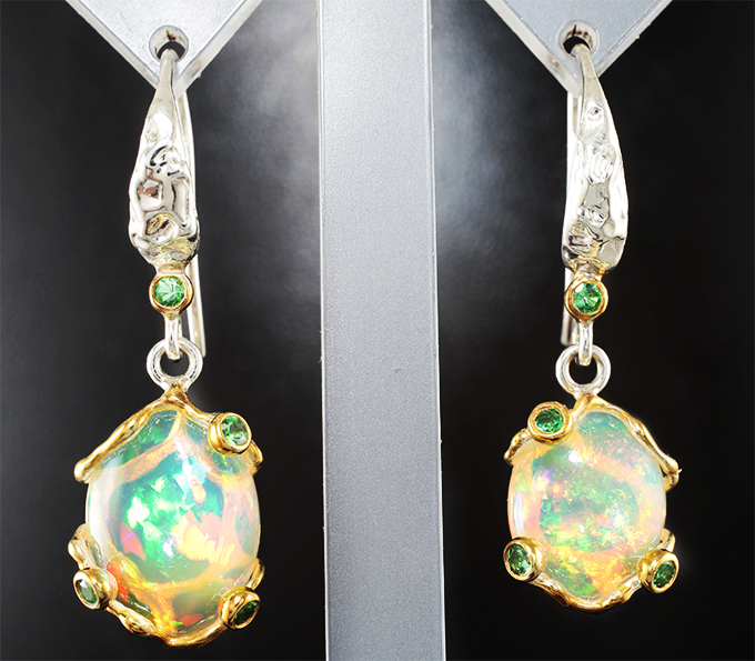 Серебро 925 Серьги с кристалличевскими эфиопскими опалами 8,16 карата и цаворитами