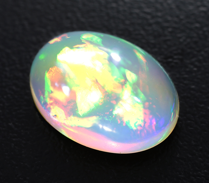 Серьги с кристалличевскими эфиопскими опалами 8,16 карата и цаворитами