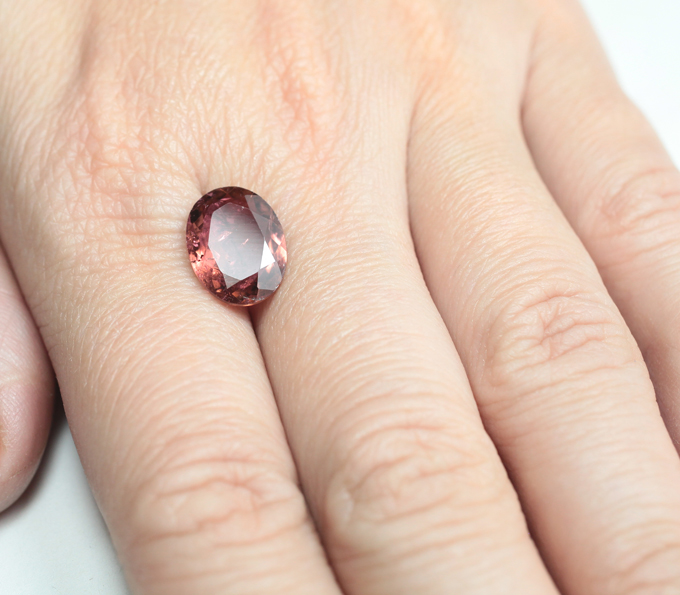 Полихромный турмалин 4,21 карата