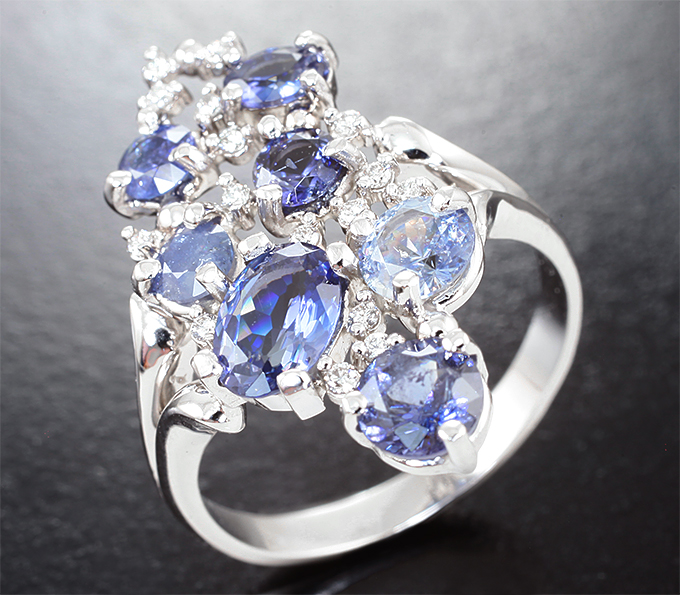 Золото Кольцо с бенитоитами 1,94 карата и бриллиантами