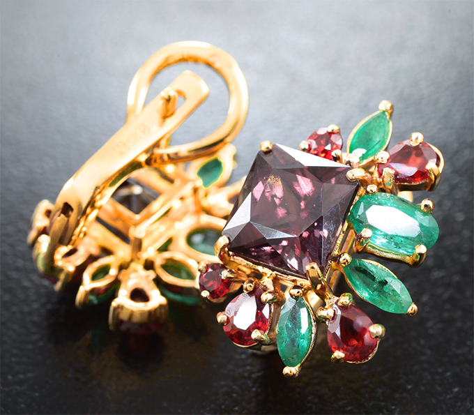 Серьги с гранатами со сменой цвета 4,71 карата, уральскими изумрудами и сапфирами