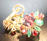 Серьги с гранатами со сменой цвета 4,71 карата, уральскими изумрудами и сапфирами