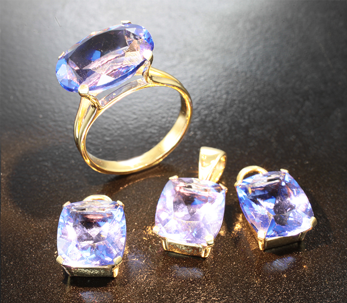 Комплект с флюоритами со сменой цвета 27,99 карата