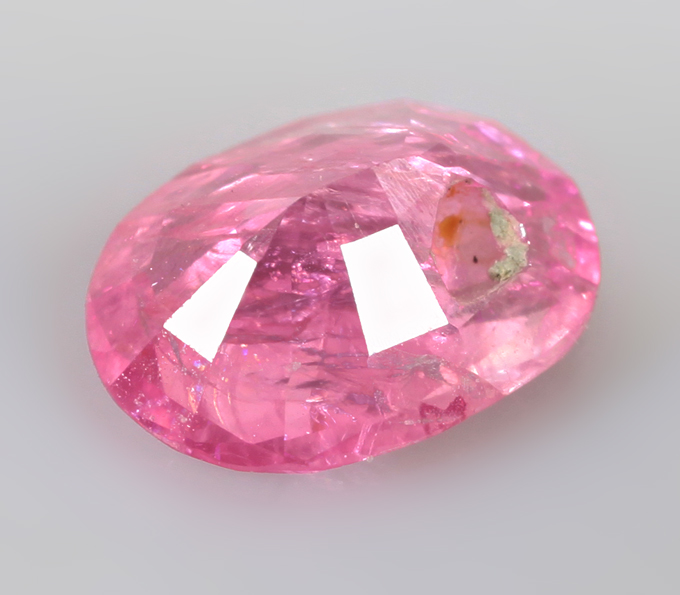 Неоново-розовая шпинель 0,49 карата