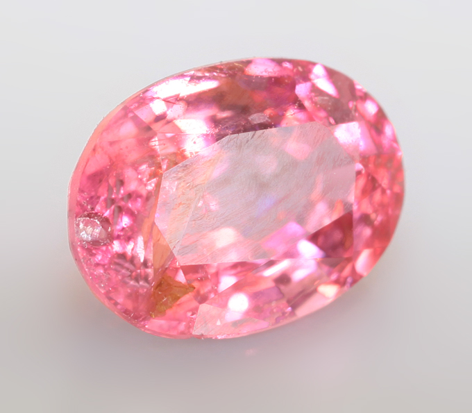 Неоново-красная шпинель 0,73 карата