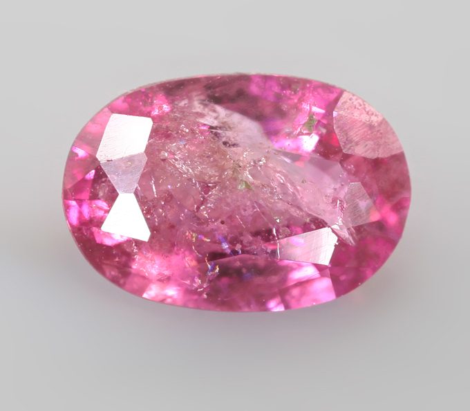 Пурпурно-розовая "неоновая" шпинель 0,43 карата