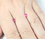 Пара пурпурно-розовых "неоновых" шпинелей 0,9 карата