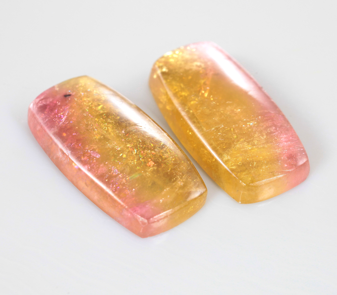 Крупная пара полихромных турмалинов 15,69 карата