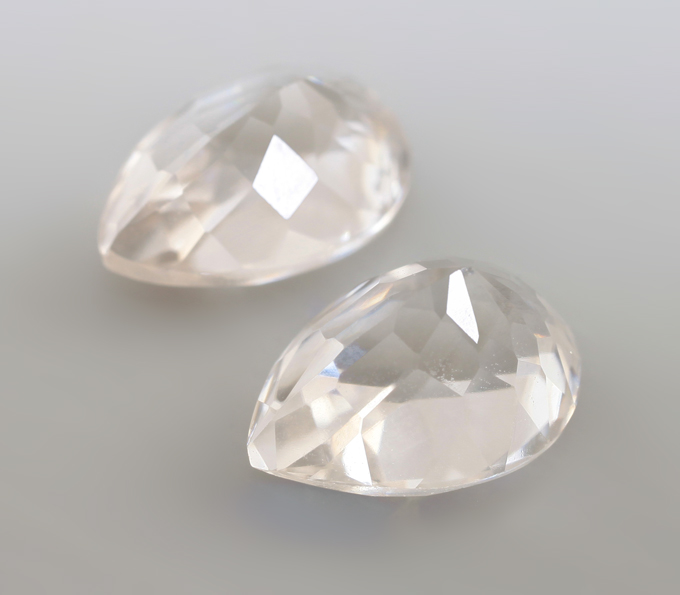 Пара чистейших бесцветных цирконов 3,58 карата