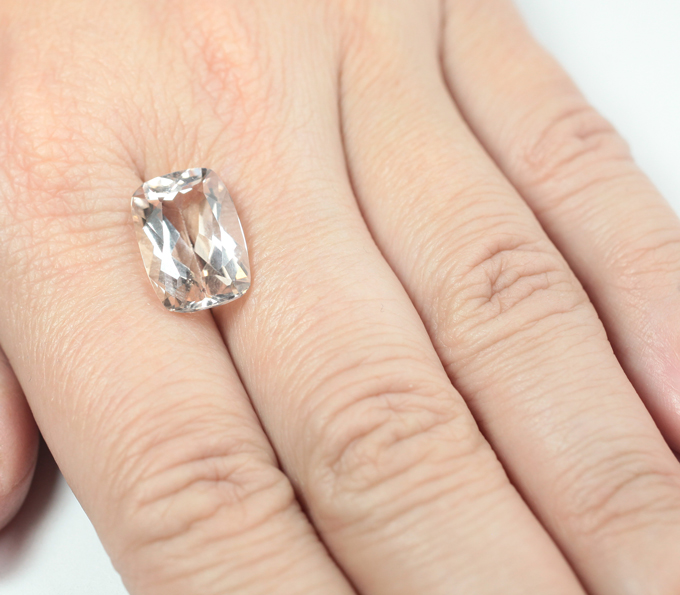 Чистейший морганит 7,44 карата