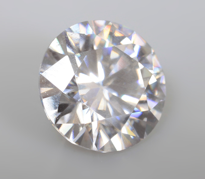 Бесцветный муассанит 0,99 карата