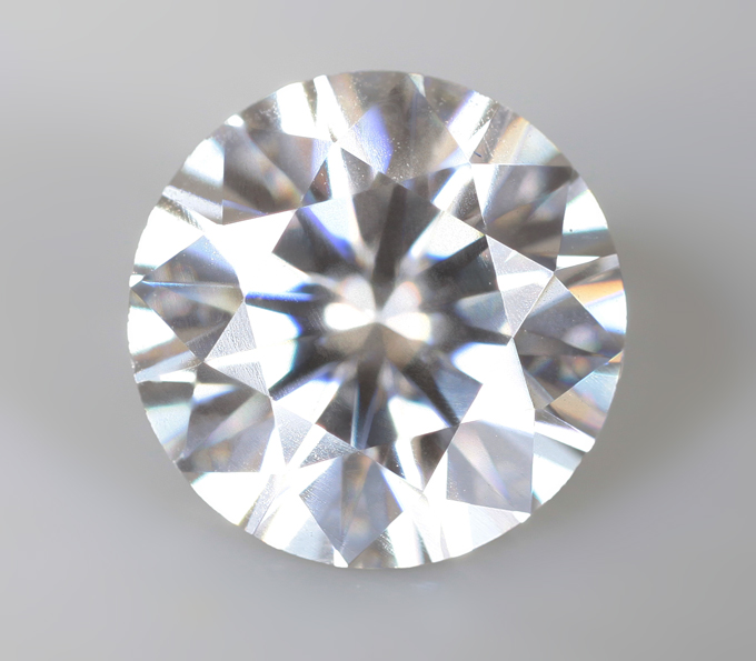 Бесцветный муассанит 1 карат