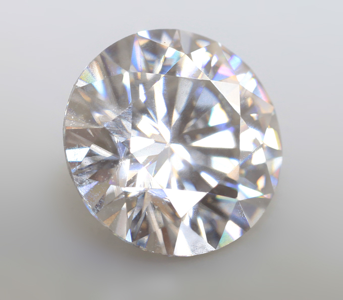 Бесцветный муассанит 1 карат