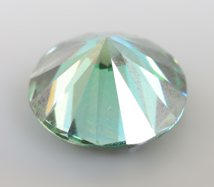 Голубовато-зеленый муассанит 1,31 карата