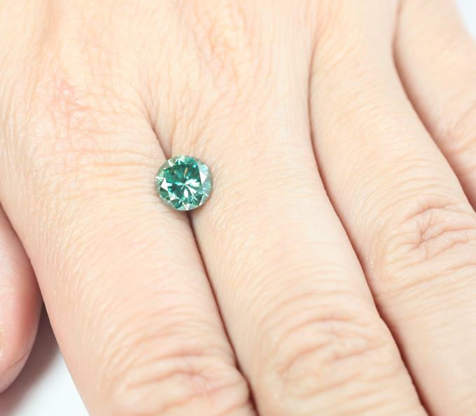 Голубовато-зеленый муассанит 1,31 карата