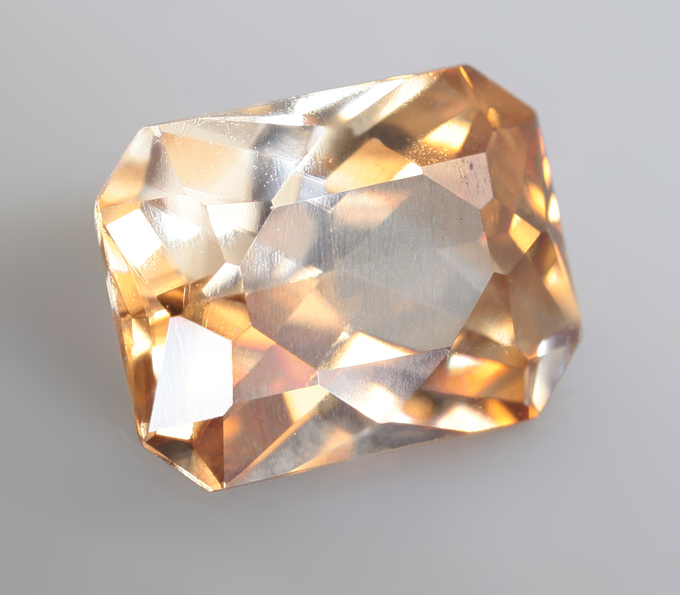 Полихромный циркон 1,61 карата