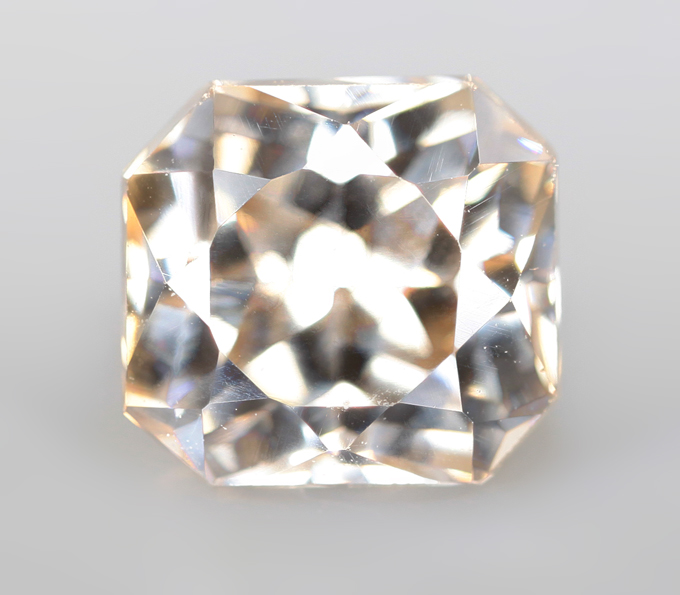 Циркон "шампань" 2,06 карата