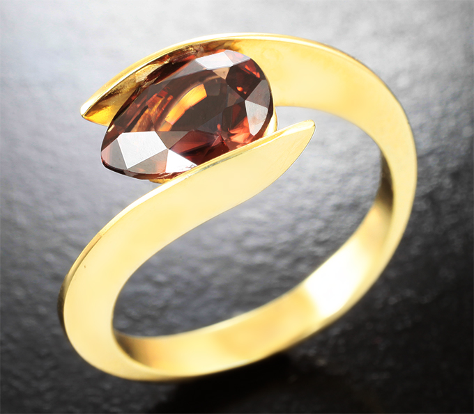 Серебро 925 Кольцо с оранжевым цирконом 2,29 карата