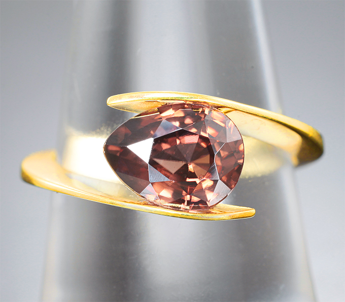 Кольцо с оранжевым цирконом 2,29 карата