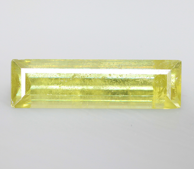 Желто-зеленый сфен 2,04 карата