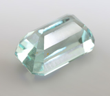 Чистейший зеленовато-голубой "неоновый" апатит 3 карата