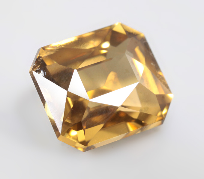 Крупный желтый циркон 4,62 карата