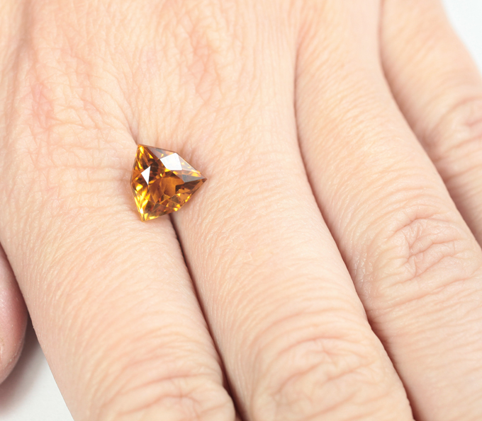 Чистейший цитрин авторской огранки 2,87 карата