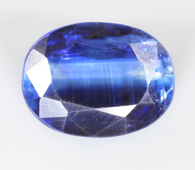 Крупный кианит 4,14 карата