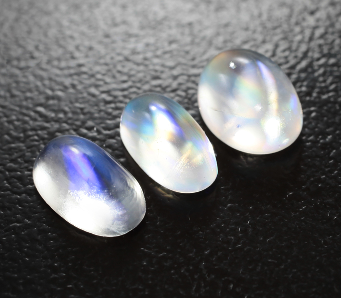 Набор из 3 лунных камней 4,03 карата