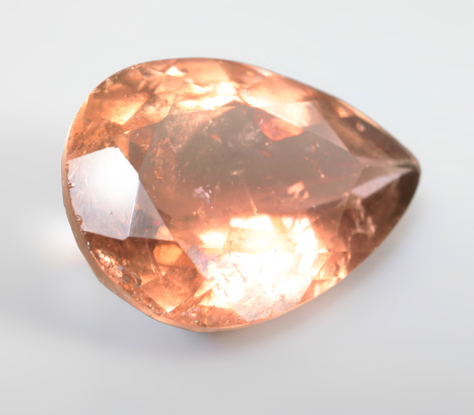 Крупный желтовато-оранжевый турмалин 7,21 карата