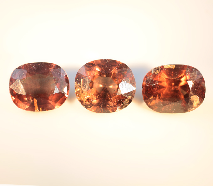 Крупный набор из 3 гранатов со сменой цвета 7,41 карата