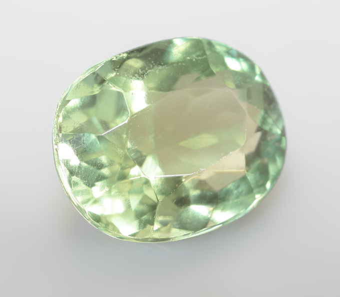 Зеленый апатит 1,64 карата