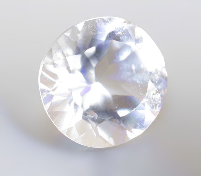 Ограненный лунный камень 1,77 карата