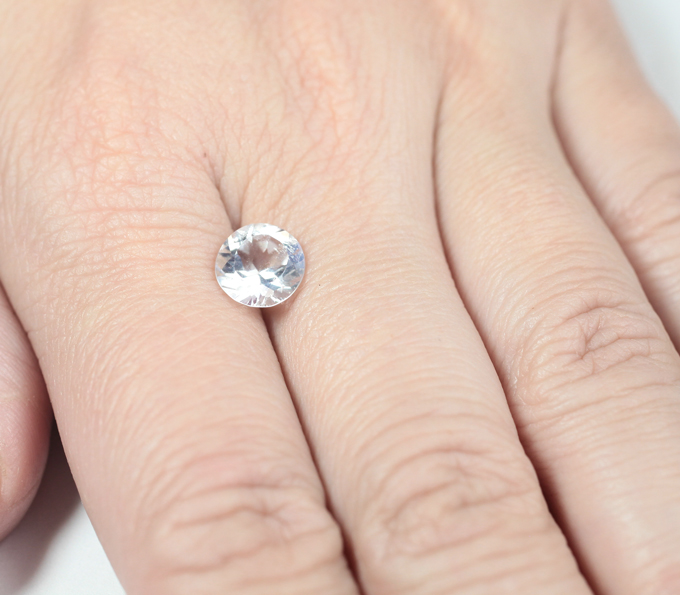 Ограненный лунный камень 1,77 карата