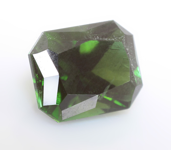 Насыщенно-зеленый турмалин 1,36 карата