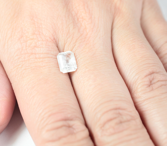 Редкий фенакит 1,83 карата