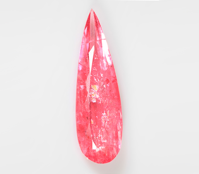 Редкий ограненный родонит 2,25 карата